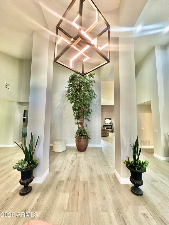 Image 4 of property listing at 10508 N 97TH Street, Scottsdale, AZ 85258