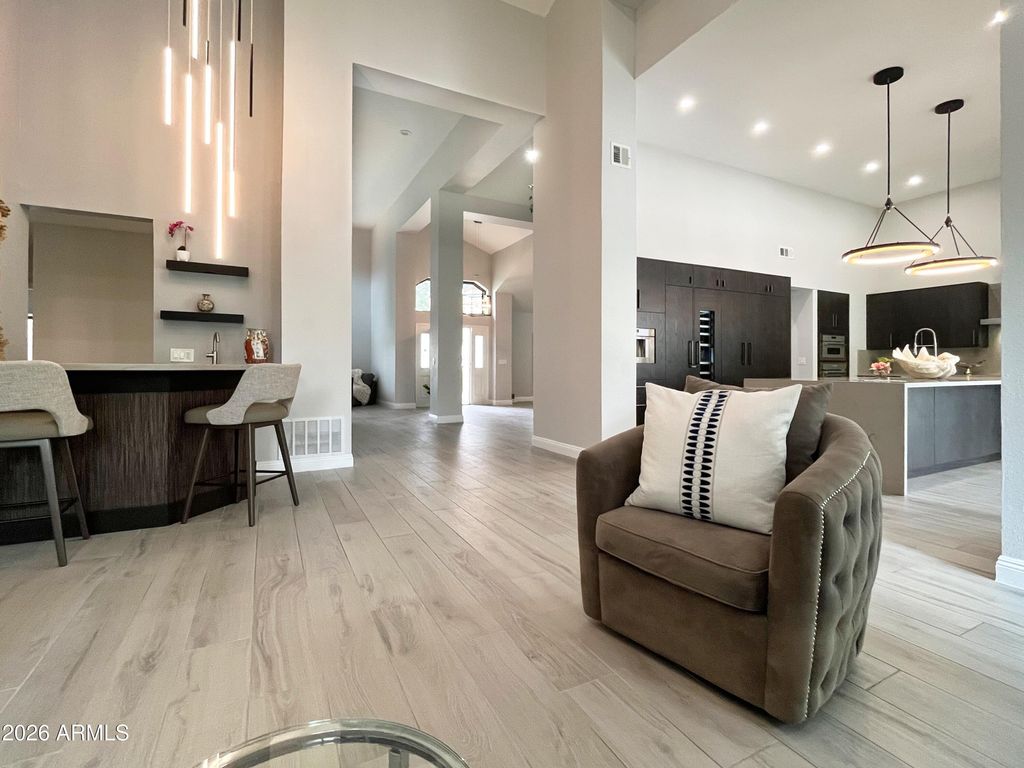 Image 5 of property listing at 10508 N 97TH Street, Scottsdale, AZ 85258