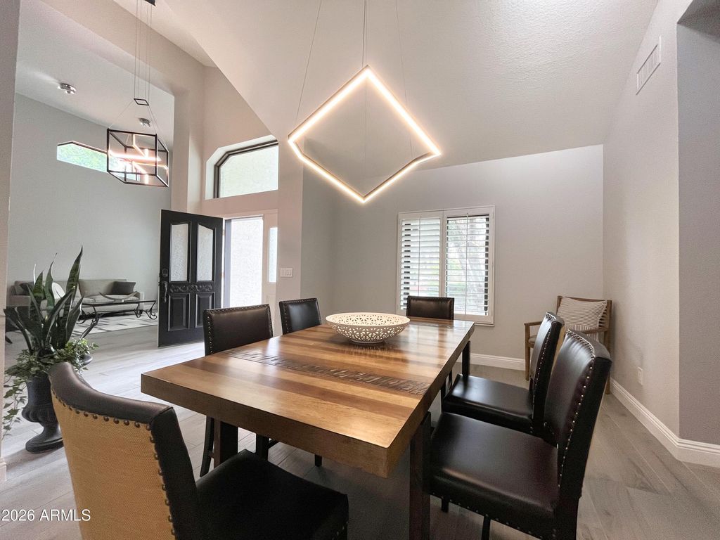 Image 6 of property listing at 10508 N 97TH Street, Scottsdale, AZ 85258