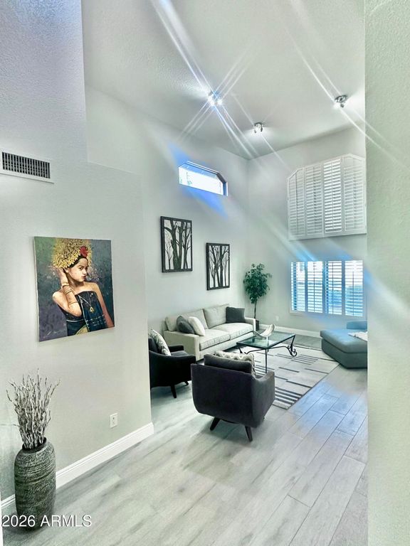 Image 8 of property listing at 10508 N 97TH Street, Scottsdale, AZ 85258