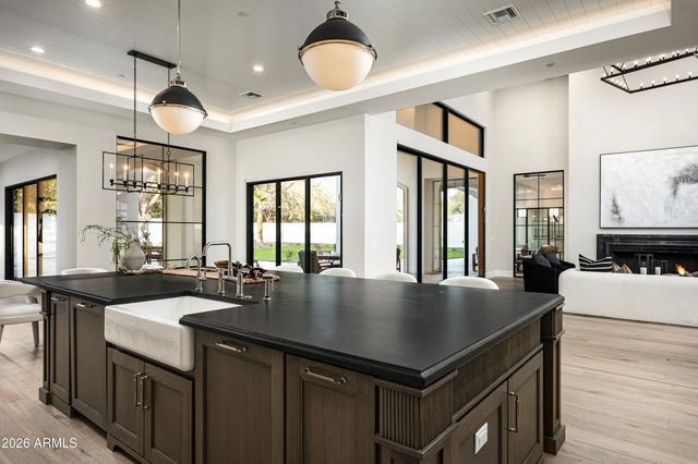 6500 E Cactus Wren Road, Paradise Valley, AZ 85253