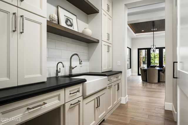 6500 E Cactus Wren Road, Paradise Valley, AZ 85253