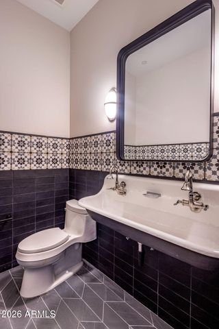 6500 E Cactus Wren Road, Paradise Valley, AZ 85253