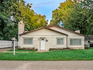8234 Arlis Street N, Commerce Charter Township, MI 48382
