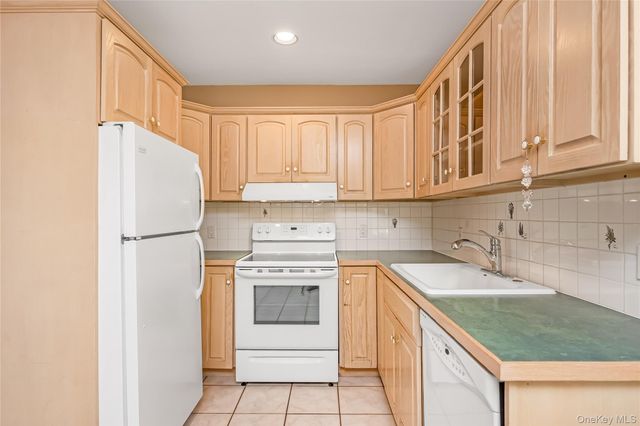 3332 Elliott Boulevard, Oceanside, NY 11572