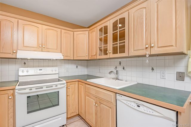 3332 Elliott Boulevard, Oceanside, NY 11572