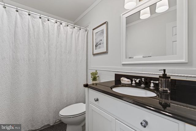 1739 N WAKEFIELD ST N, Arlington, VA 22207