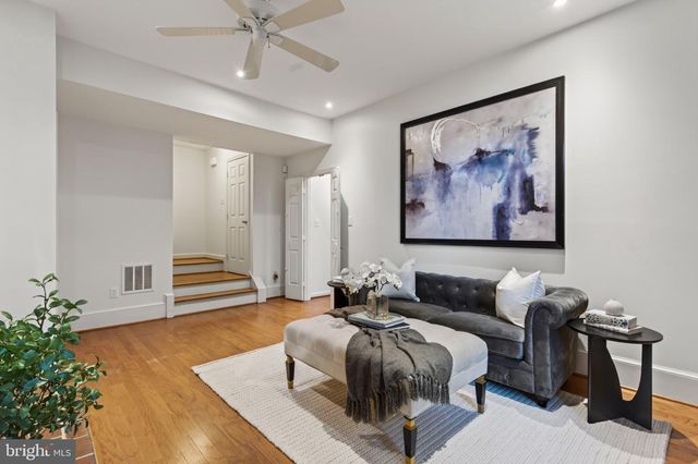 1739 N WAKEFIELD ST N, Arlington, VA 22207