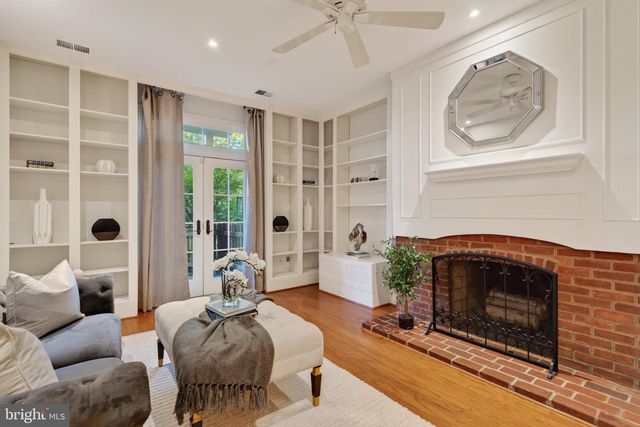 1739 N WAKEFIELD ST N, Arlington, VA 22207
