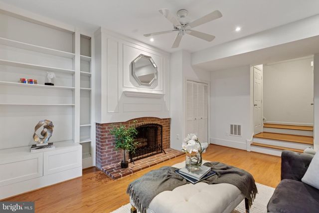 1739 N WAKEFIELD ST N, Arlington, VA 22207