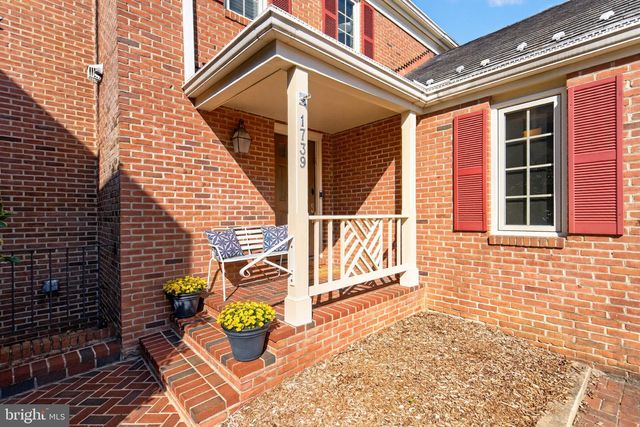 1739 N WAKEFIELD ST N, Arlington, VA 22207