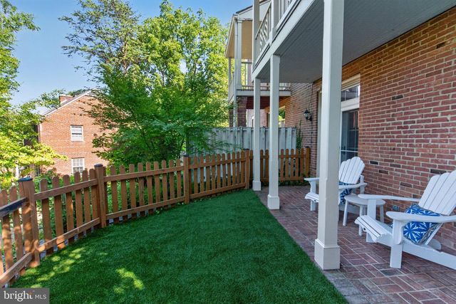 1739 N WAKEFIELD ST N, Arlington, VA 22207