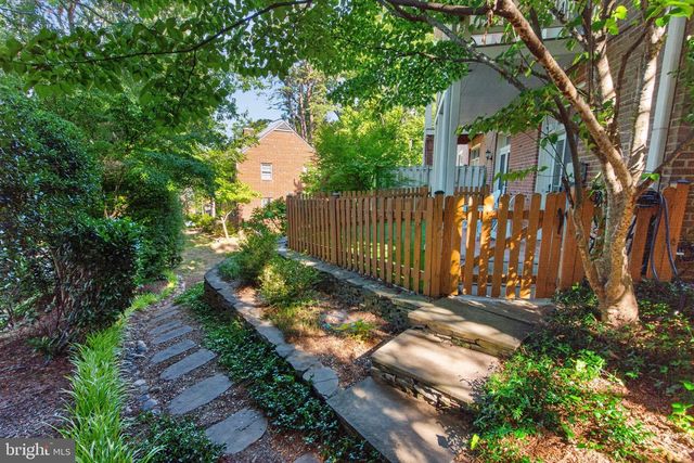 1739 N WAKEFIELD ST N, Arlington, VA 22207