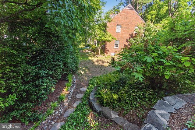 1739 N WAKEFIELD ST N, Arlington, VA 22207