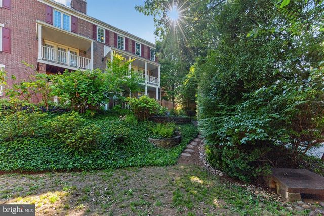 1739 N WAKEFIELD ST N, Arlington, VA 22207