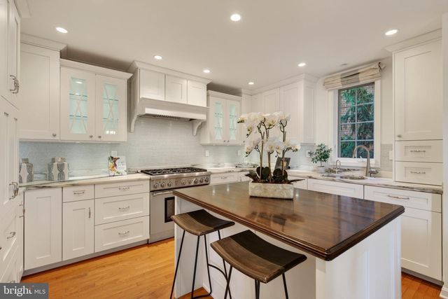 1739 N WAKEFIELD ST N, Arlington, VA 22207