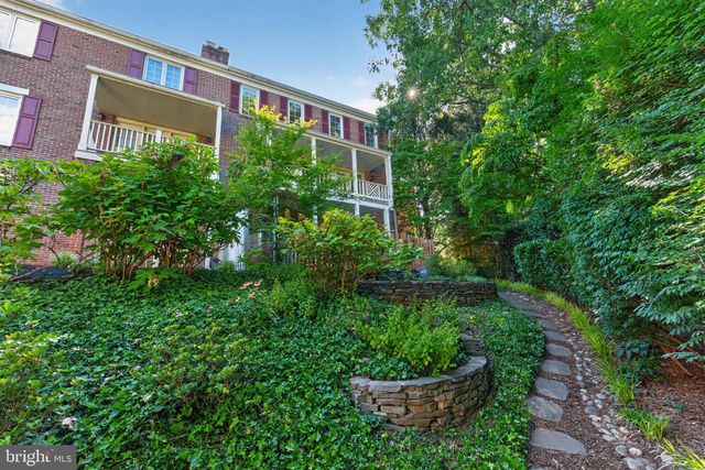 1739 N WAKEFIELD ST N, Arlington, VA 22207