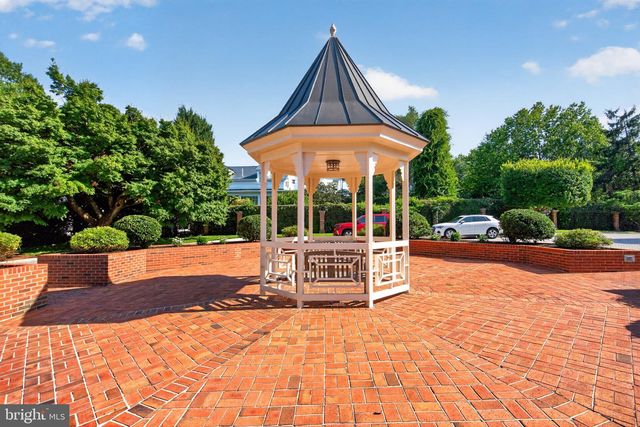 1739 N WAKEFIELD ST N, Arlington, VA 22207