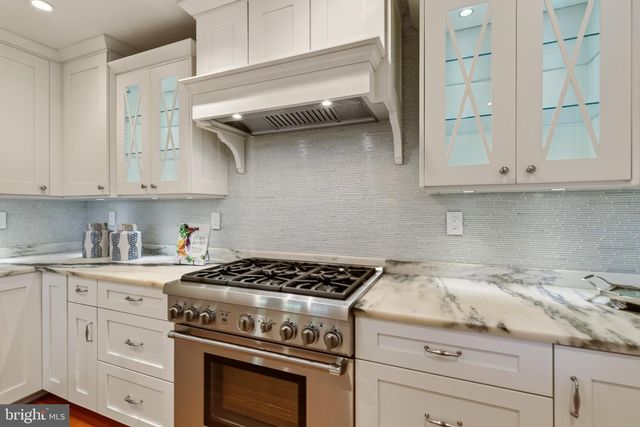 1739 N WAKEFIELD ST N, Arlington, VA 22207
