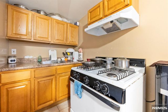 21 Olive Street, Paterson, NJ 07501