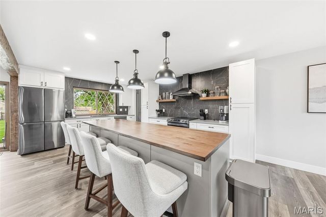 8 Lake Hill Drive, St Peters, MO 63376