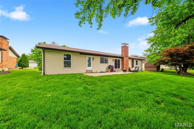 8 Lake Hill Drive, St Peters, MO 63376
