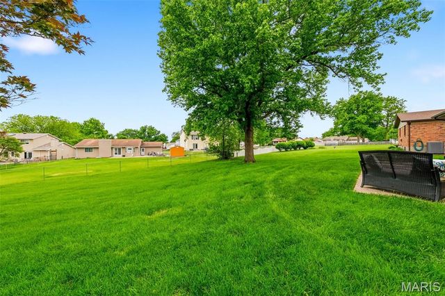 8 Lake Hill Drive, St Peters, MO 63376