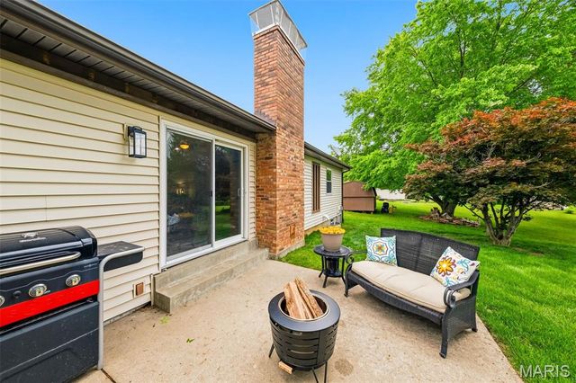 8 Lake Hill Drive, St Peters, MO 63376