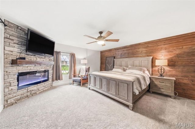 8 Lake Hill Drive, St Peters, MO 63376