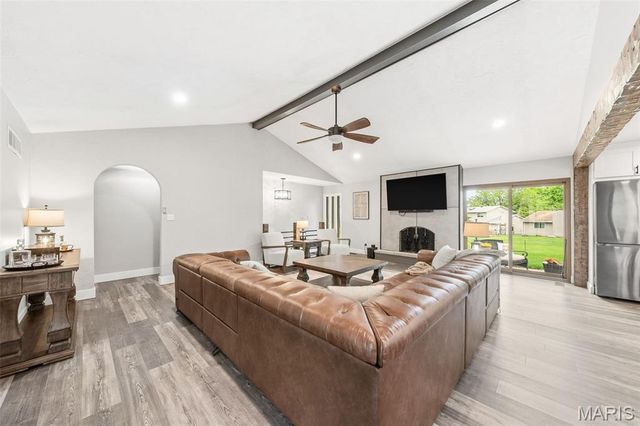 8 Lake Hill Drive, St Peters, MO 63376