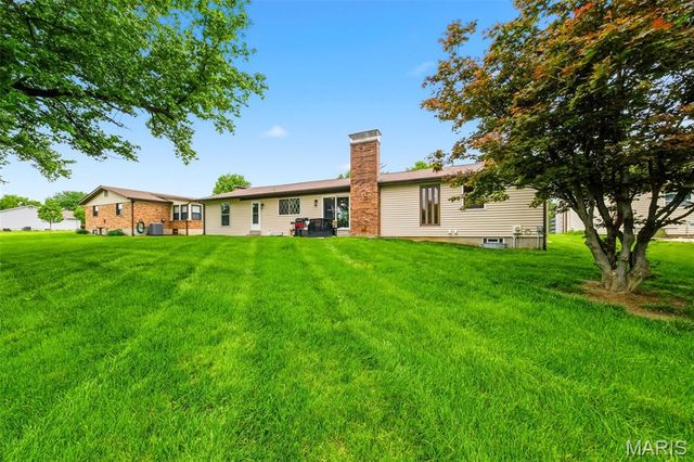 8 Lake Hill Drive, St Peters, MO 63376