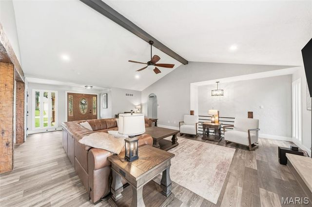 8 Lake Hill Drive, St Peters, MO 63376