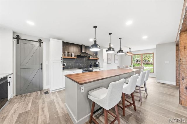 8 Lake Hill Drive, St Peters, MO 63376