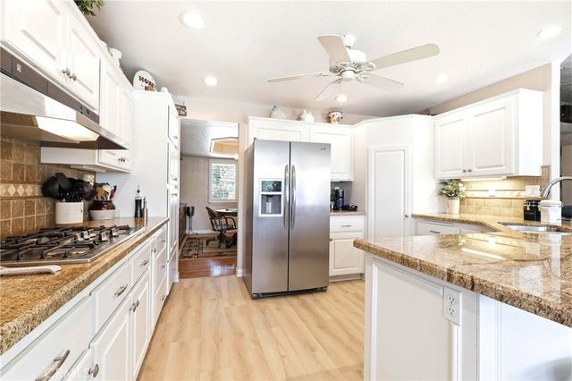 20238 Osseo Road, Apple Valley, CA 92308