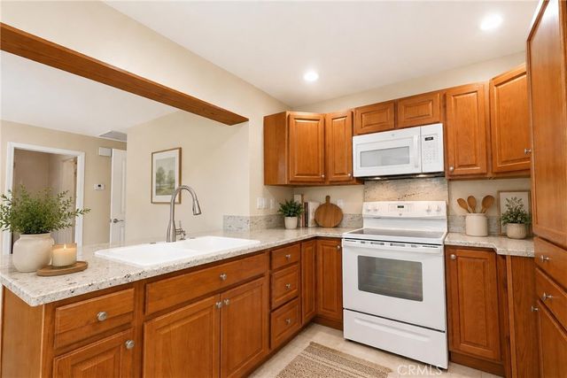 20238 Osseo Road, Apple Valley, CA 92308