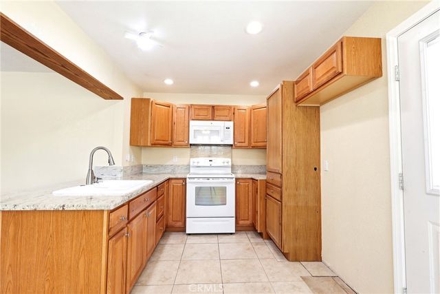 20238 Osseo Road, Apple Valley, CA 92308