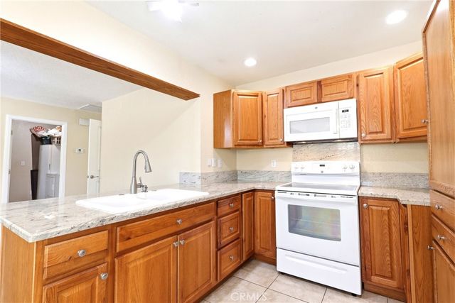 20238 Osseo Road, Apple Valley, CA 92308
