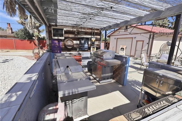 20238 Osseo Road, Apple Valley, CA 92308