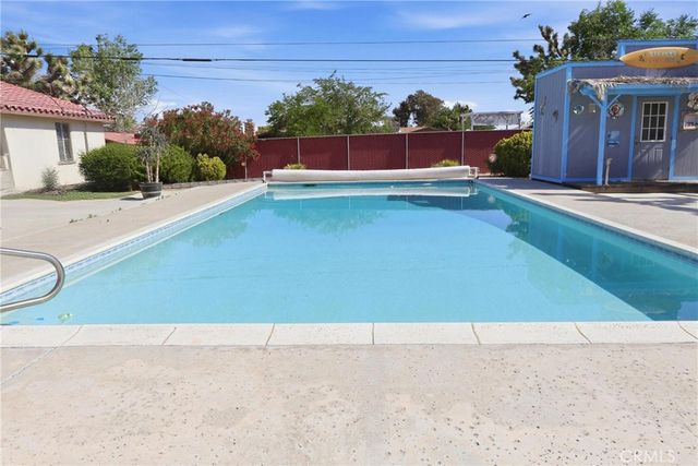 20238 Osseo Road, Apple Valley, CA 92308
