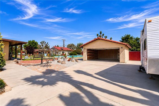 20238 Osseo Road, Apple Valley, CA 92308