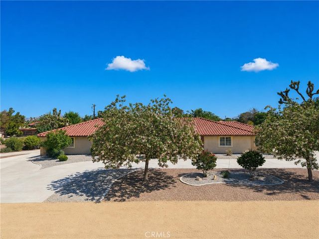 20238 Osseo Road, Apple Valley, CA 92308