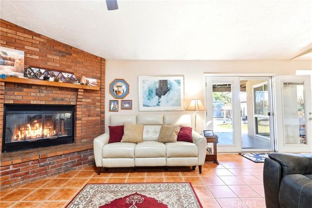 20238 Osseo Road, Apple Valley, CA 92308