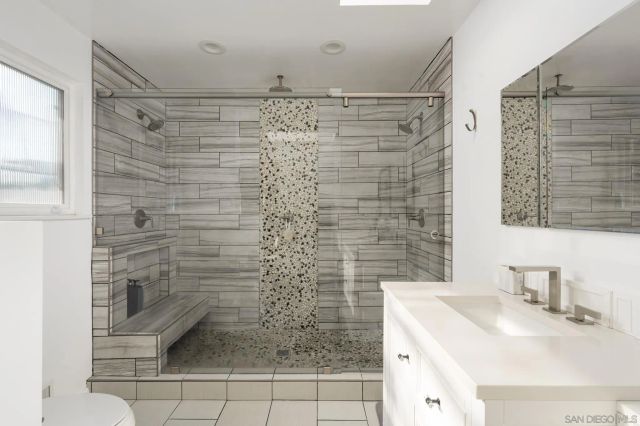 7026 Estrella De Mar Rd, Carlsbad, CA 92009