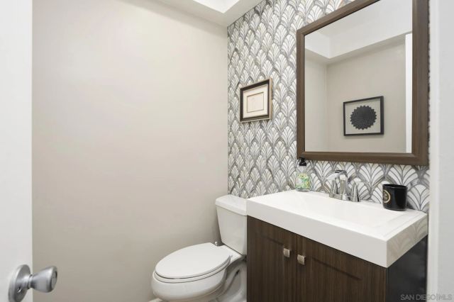 7026 Estrella De Mar Rd, Carlsbad, CA 92009