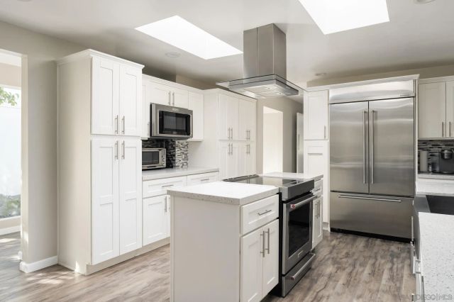 7026 Estrella De Mar Rd, Carlsbad, CA 92009