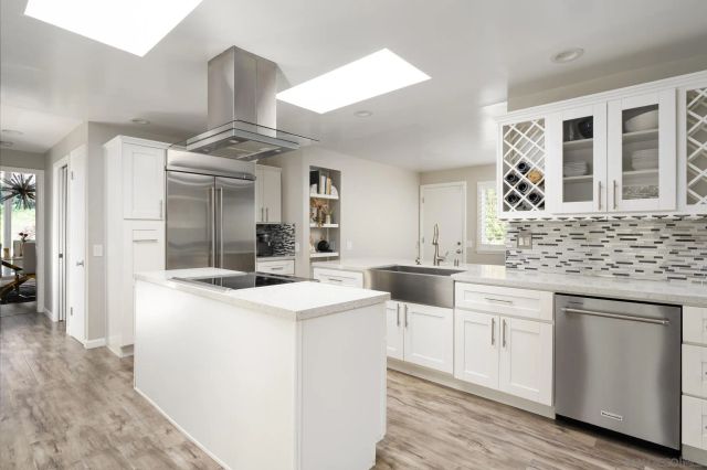 7026 Estrella De Mar Rd, Carlsbad, CA 92009