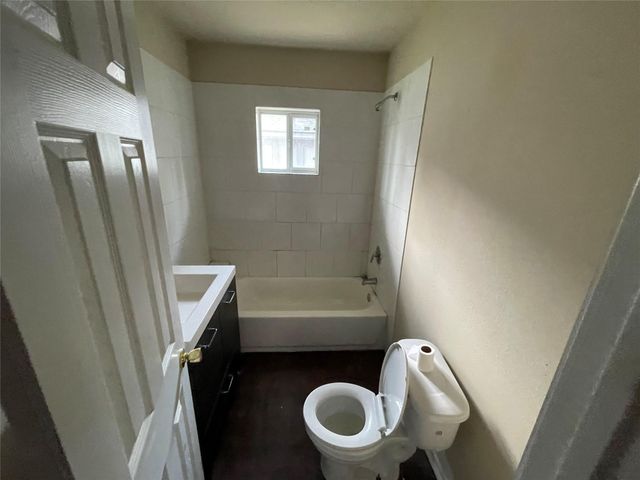 2704 Campbell Street, Houston, TX 77026