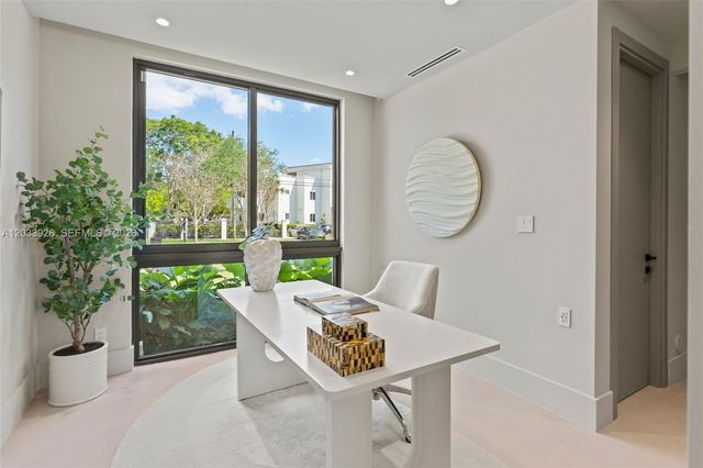5854 SW 30th St, Miami, FL 33155