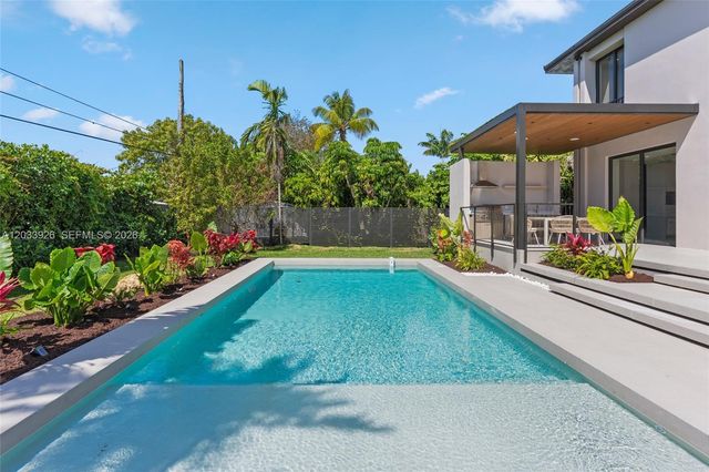 5854 SW 30th St, Miami, FL 33155