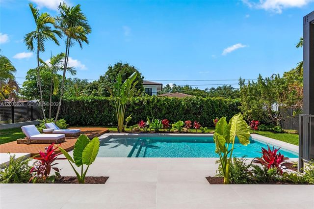 5854 SW 30th St, Miami, FL 33155